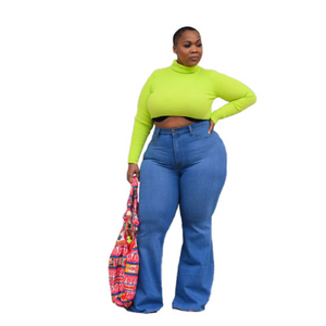 women's plus size blue jeans side view